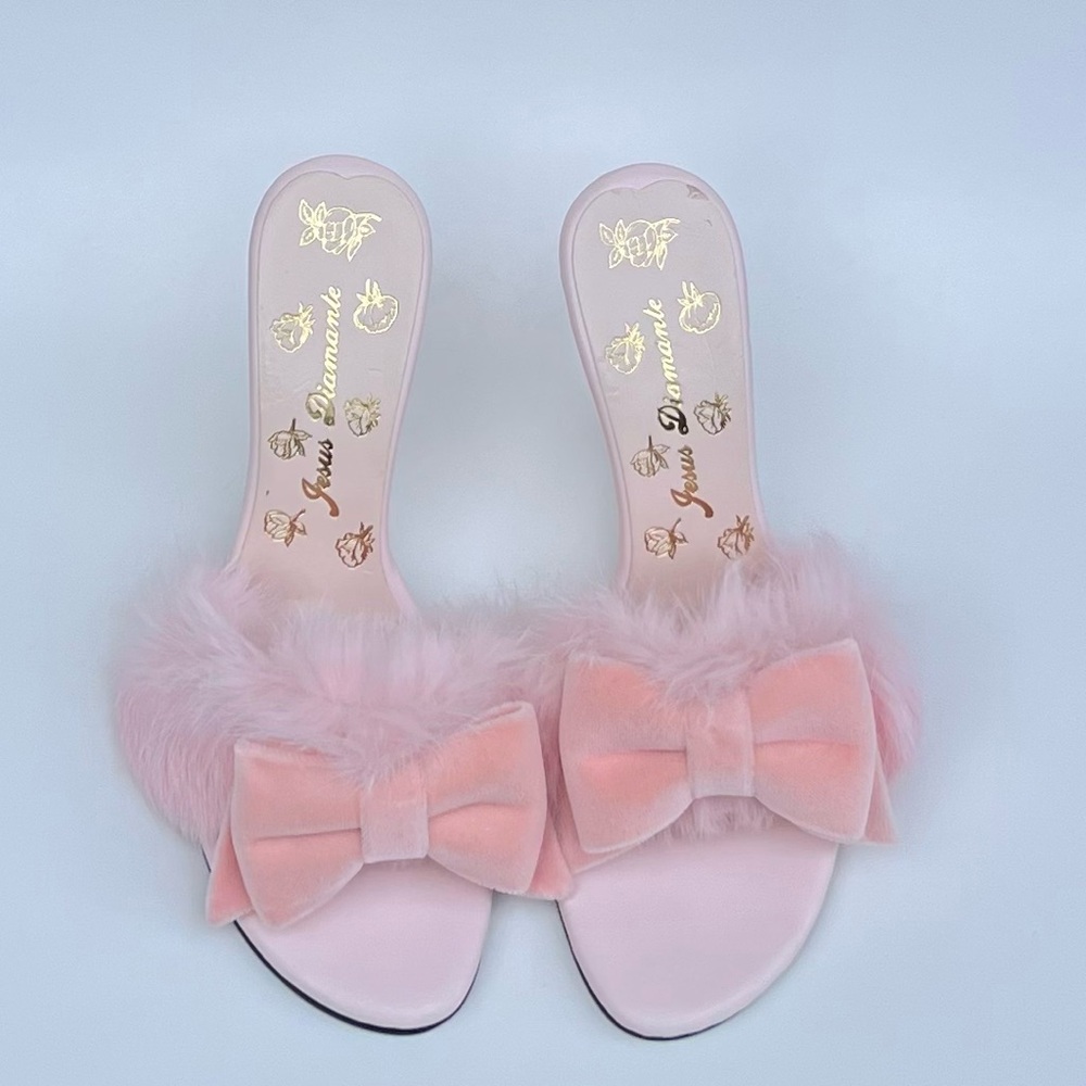 JESUS DIAMANTE Pink Fuzzy Heeled Sandals